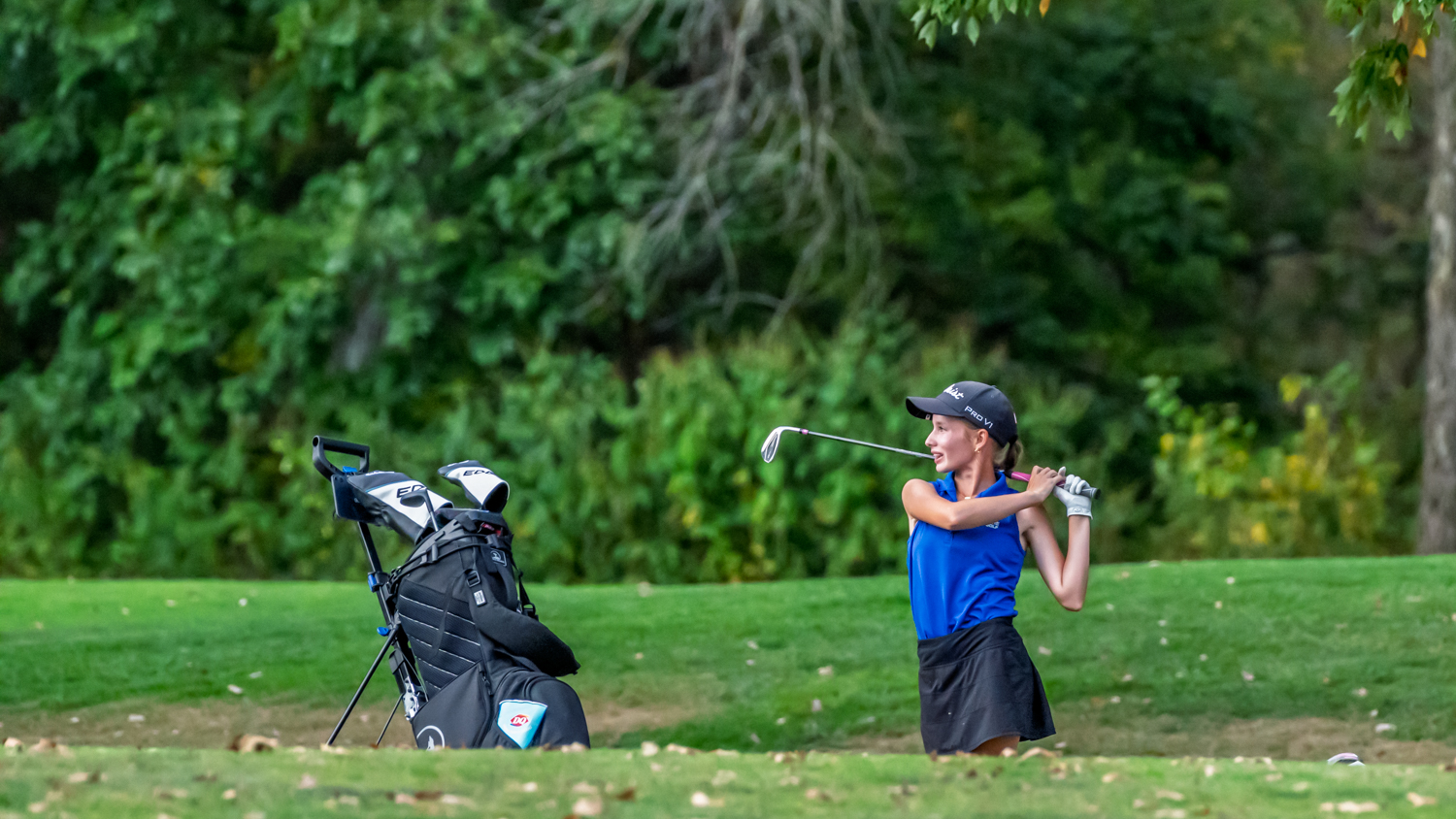 Olivia Huffman playing a shot from a sand trap
